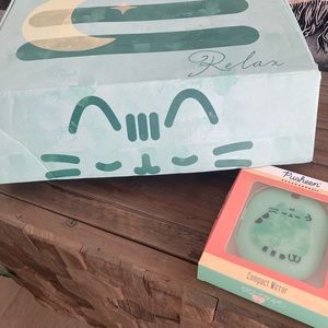 Compact Mirror - from Pusheen Box Spring 2021 - 3 PUSHEEN ITEMS FOR $20